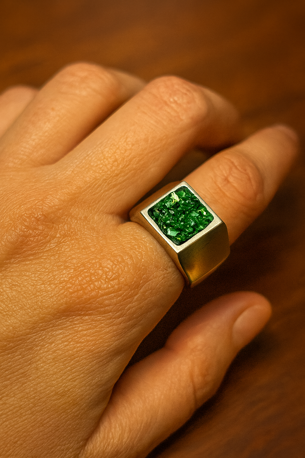 ANILLO ISHI VERDE ESMERALDA