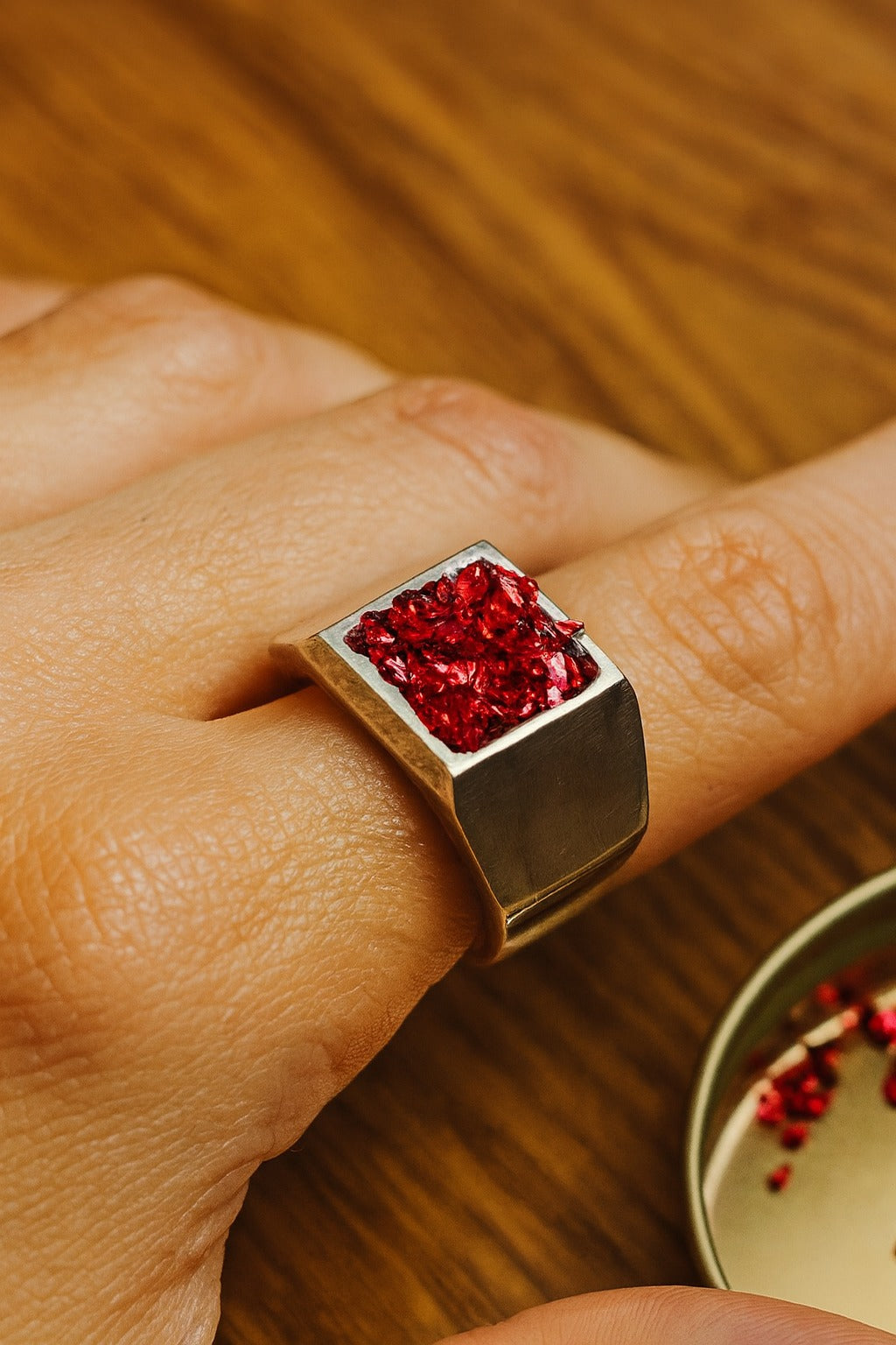 ANILLO ISHI ROJO RUBI
